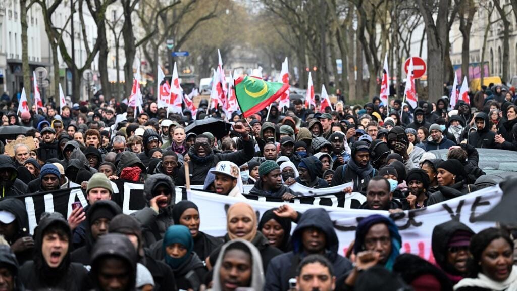 Thousands Rally in Paris Following Death of Immigrant Worker During Police Custody