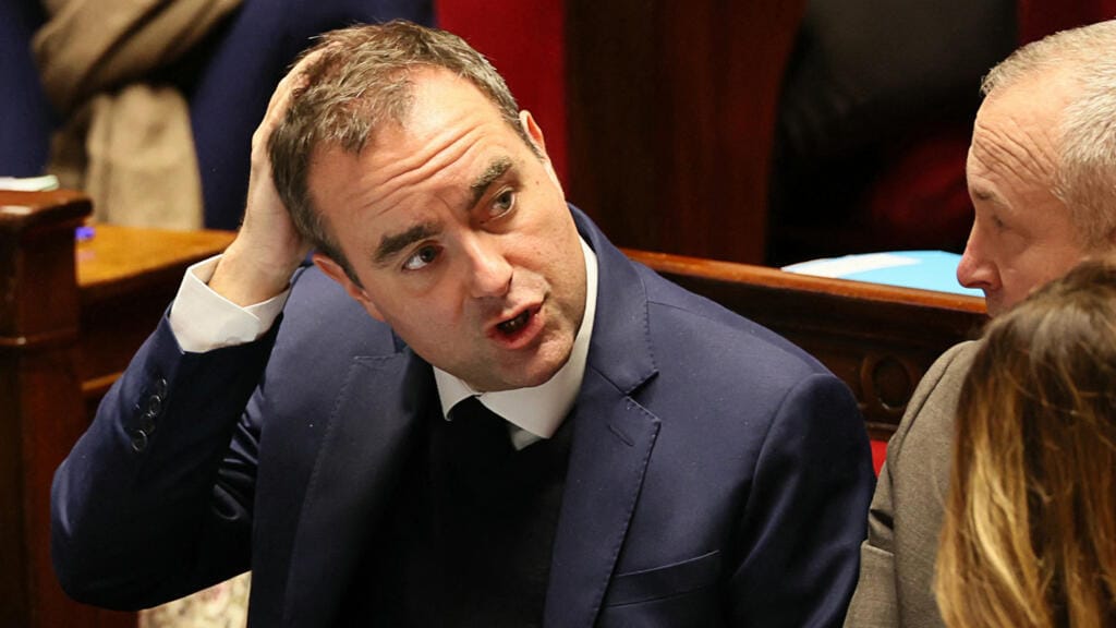 **Headline:** French Prime Minister Sébastien Lecornu survives no-confidence motions as budget progresses