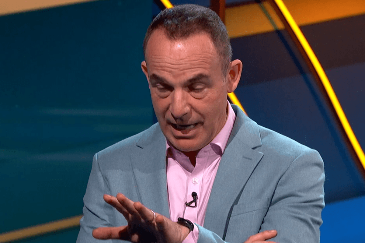 **Headline:** Martin Lewis Urges Drivers to Act Within 26 Days to Save £445