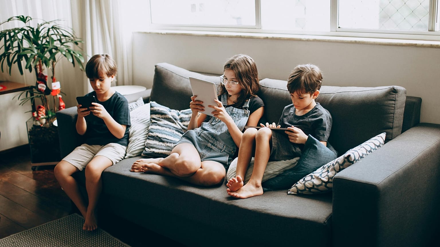 **Headline:** Australia’s Social Media Ban for Under-16s Faces Challenges as Teenagers Bypass Restrictions