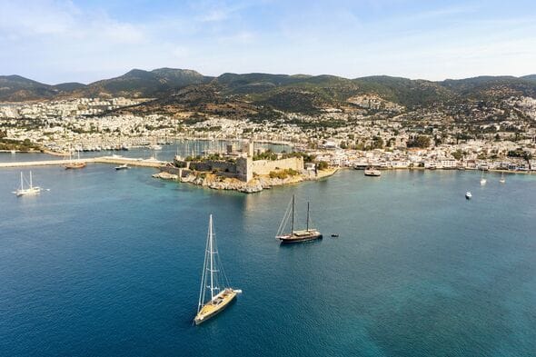 **Headline:** Türkiye Offers Year-Round Sunshine, Scenic Beaches, and Picturesque Villages