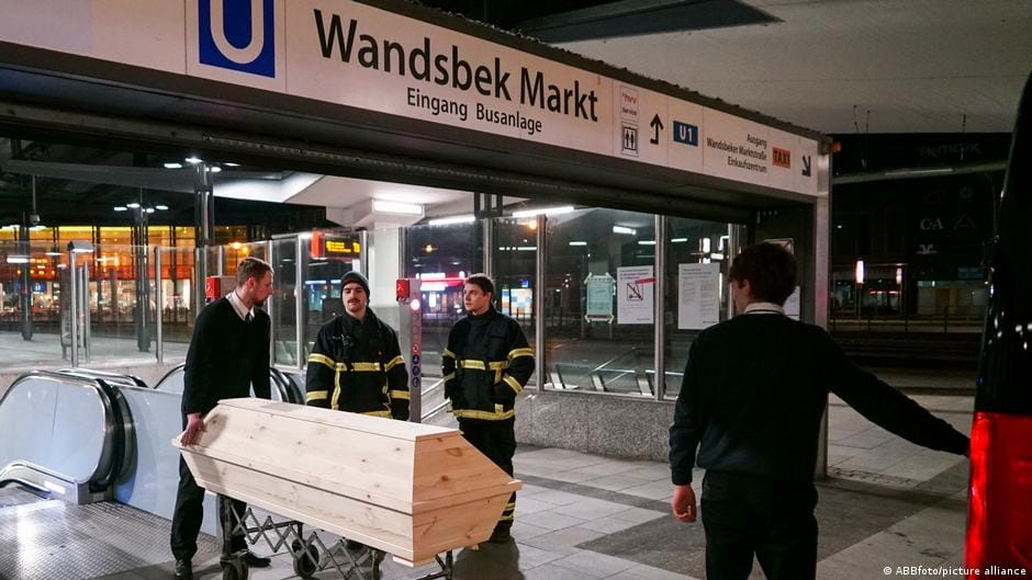 **Headline:** Hamburg Police Investigate Fatal Subway Incident