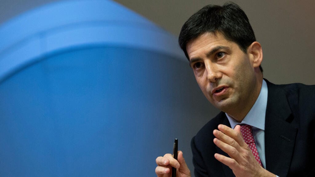 **Headline:** Trump Selects Kevin Warsh to Lead Federal Reserve, Succeeding Jerome Powell