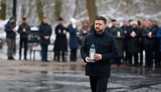 **Headline:** Ukrainian President Zelensky Commemorates Holocaust Victims at Babyn Yar