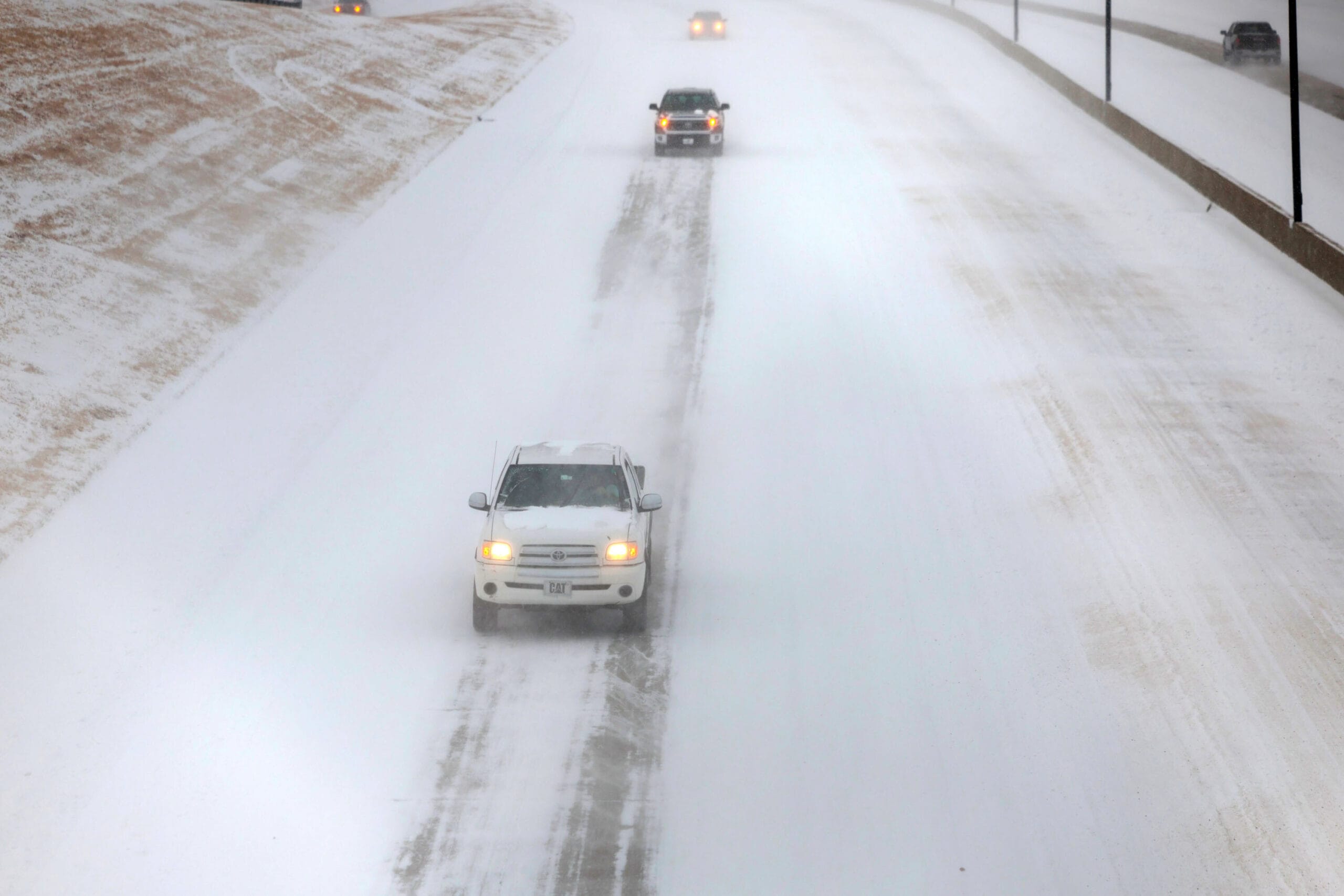 Thousands of flights canceled amid storm moves across the US