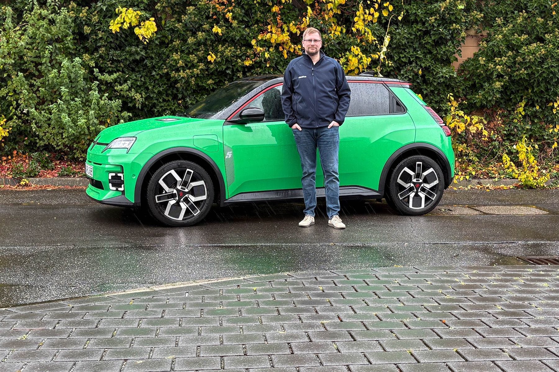 **Renault 5 E-Tech Electric: Classic Model Returns as Electric Compact**