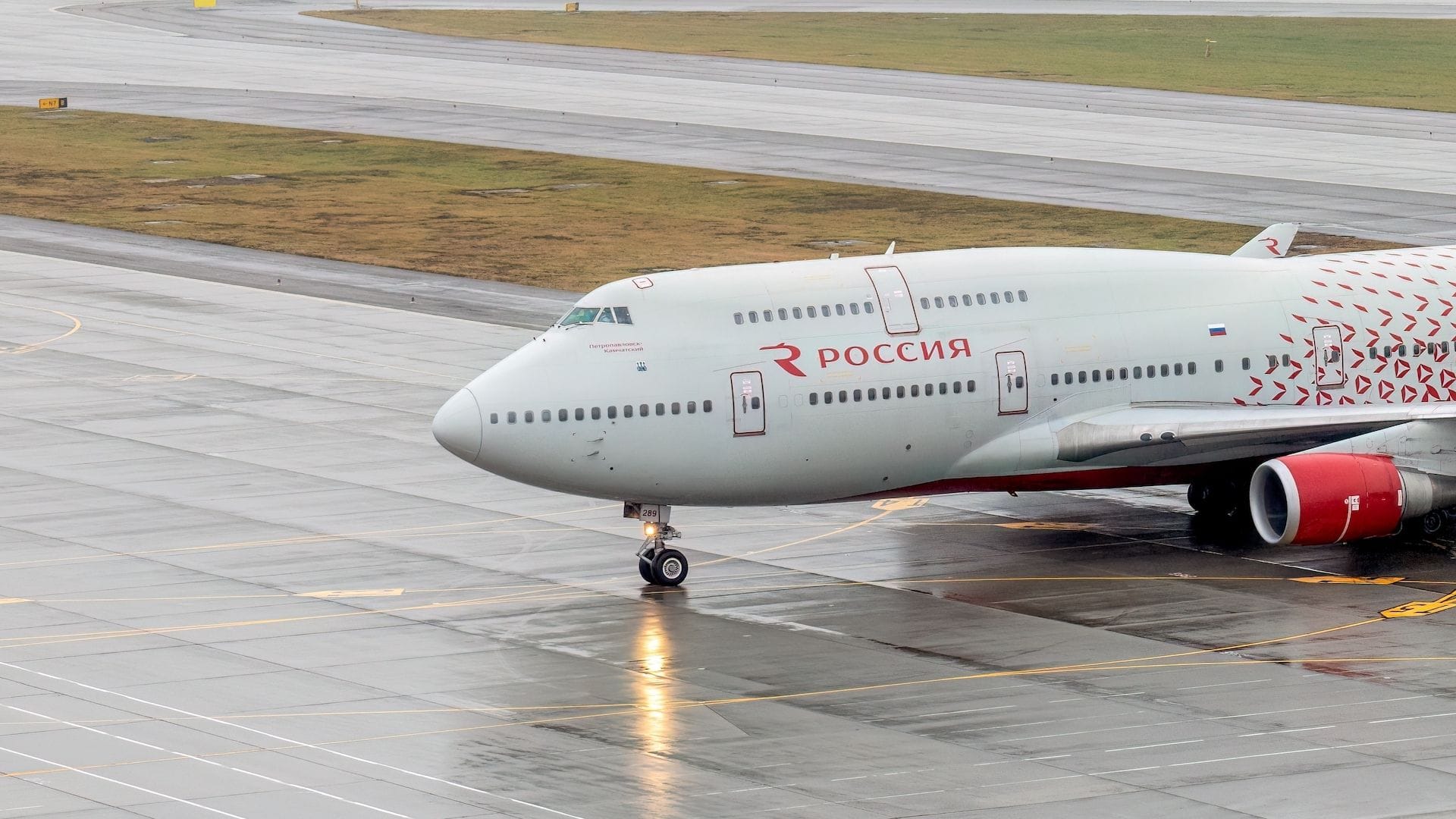 Rossiya Boeing 747 Leaves Runway Following Engine Flame Surge Incident
