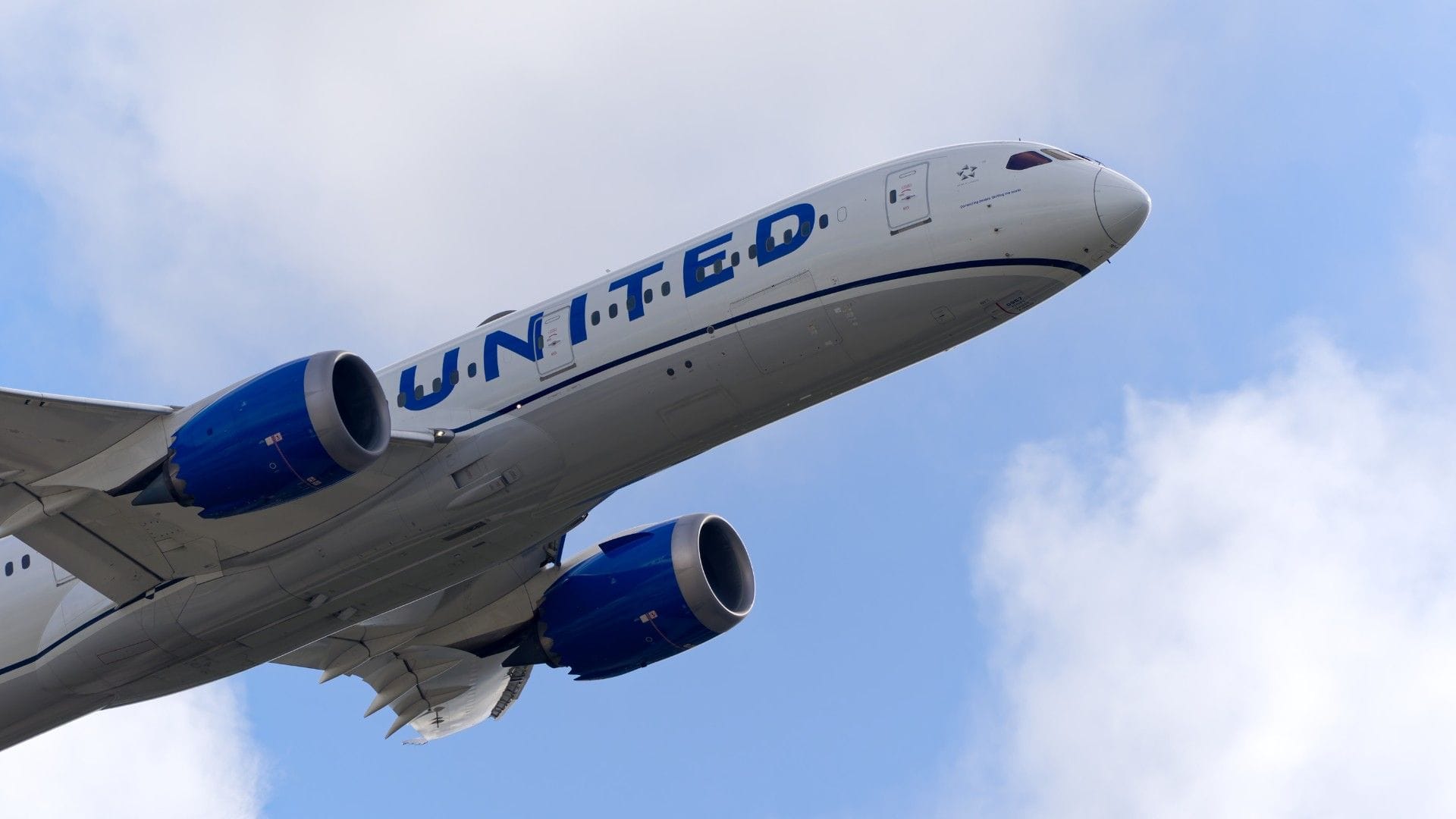 **United Airlines to Receive First Boeing 787-9 with Increased Premium Seating in February**