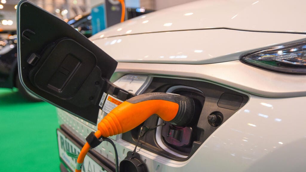 **Canada Cancels 2035 Electric Vehicle Sales Requirement, Allocates Funds to Support EV Industry**