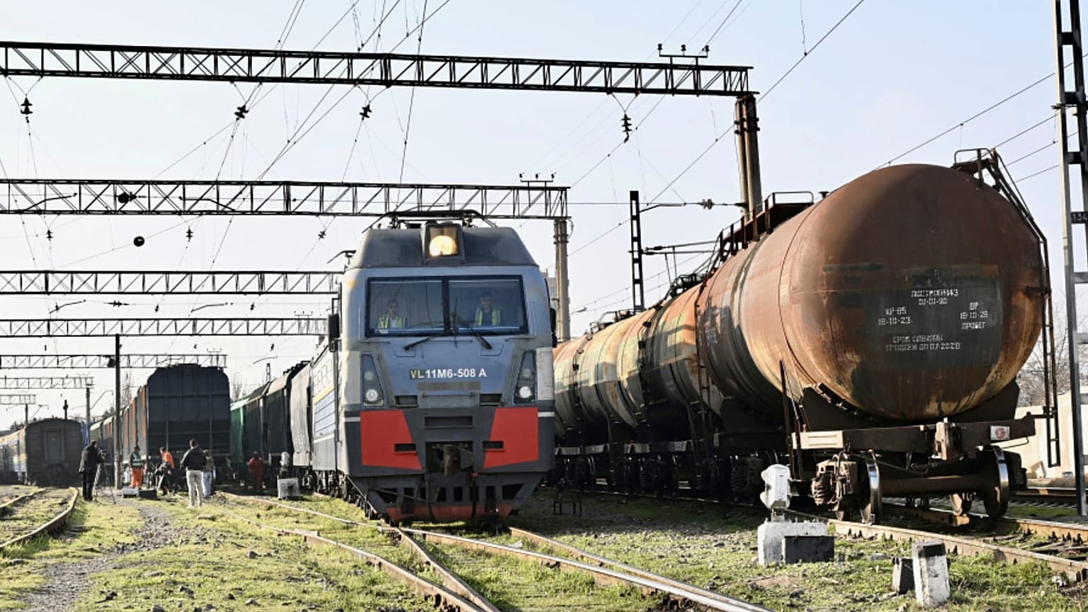 **Headline:** Azerbaijan Transports Russian Grain to Armenia Amid Normalization Efforts