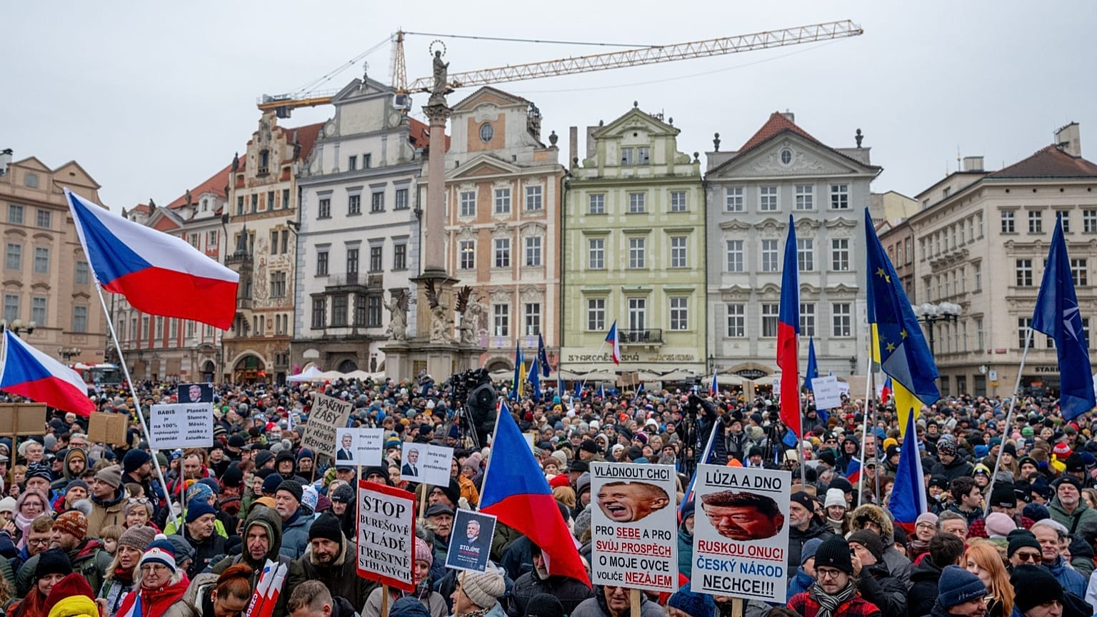Czech government faces parliamentary no-confidence vote over row with the president