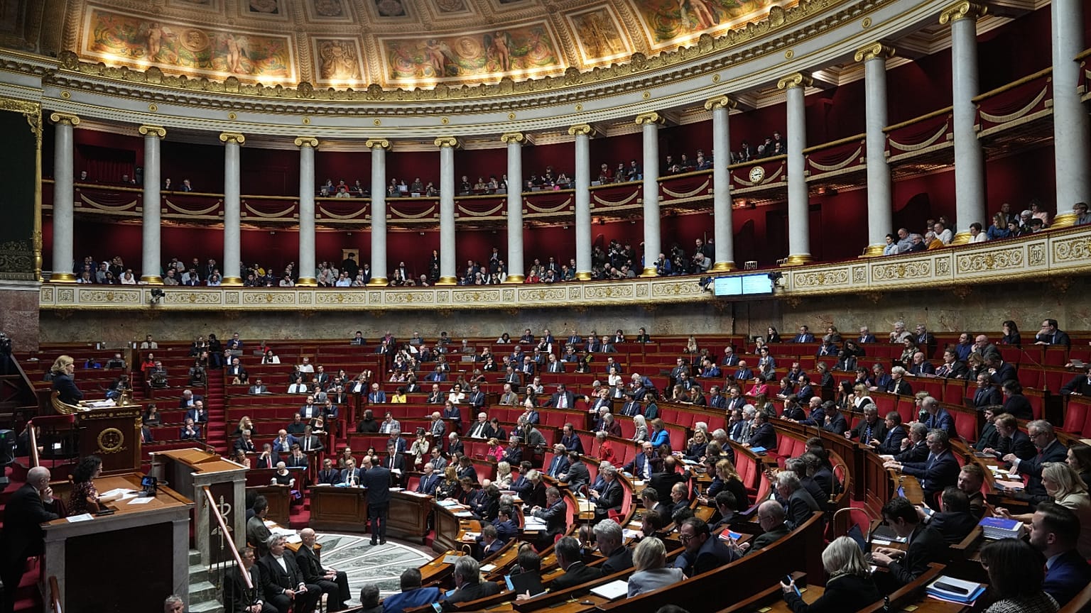 **France Approves 2026 State Budget Following Government Confidence Votes**