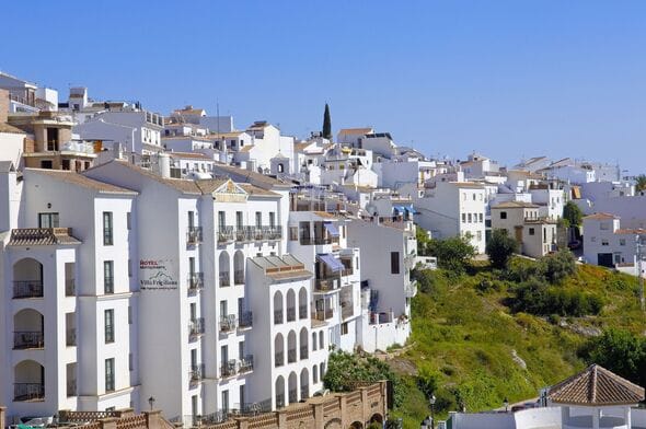 **Charming Spanish Town Near Popular Holiday Spot Offers Scenic Views and Local Delicacies**