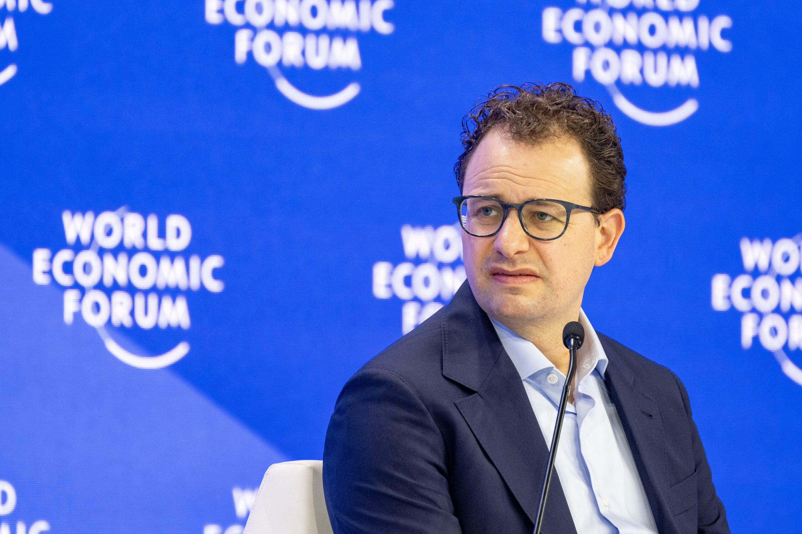 **Anthropic Launches Claude Opus 4.6 Featuring Million-Token Context Window and Improved Coding Functions**