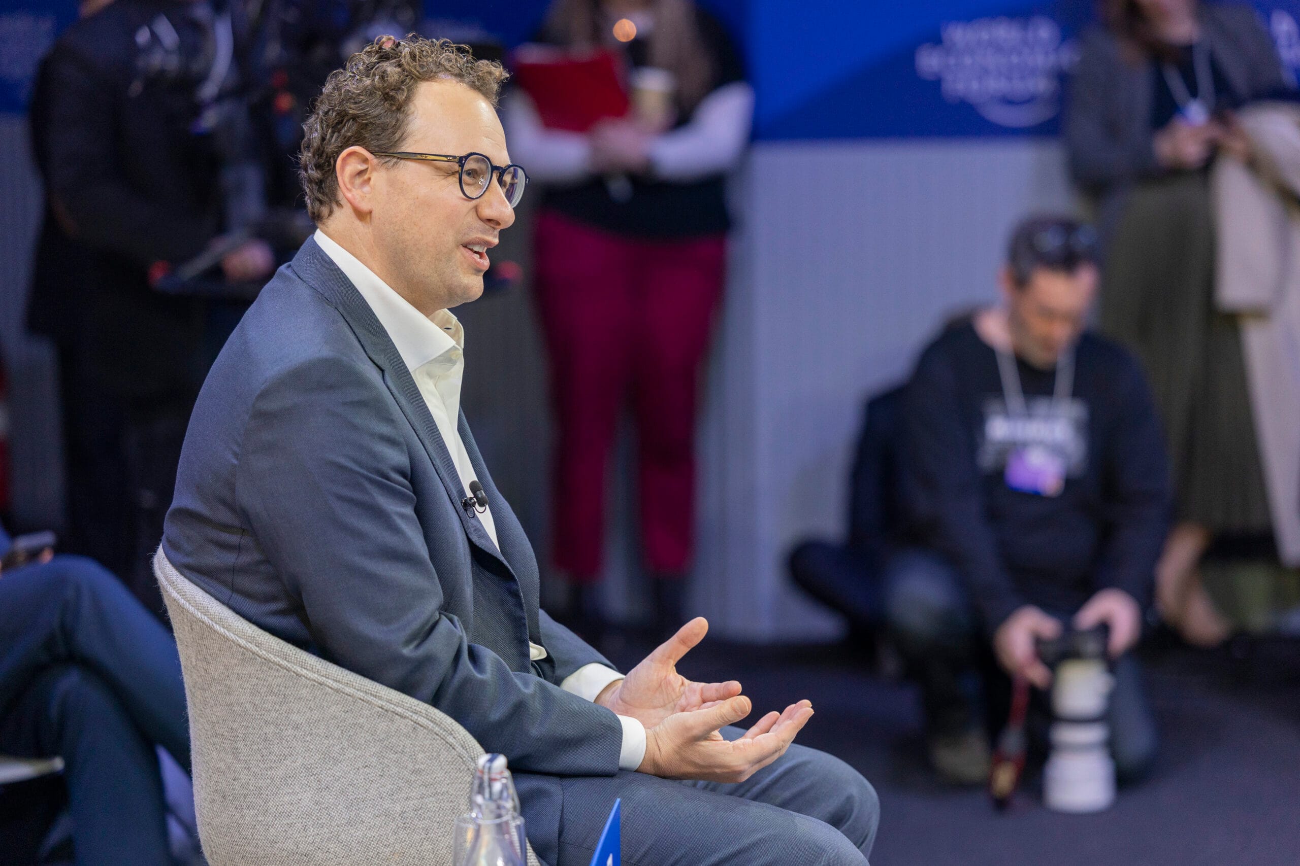 **Anthropic Considers Tender Offer Valuing Company at $350 Billion**