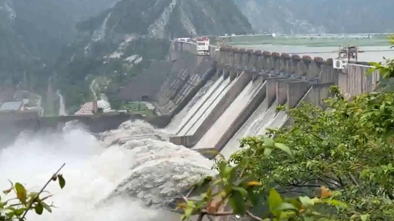 **India Accelerates Sawalkot Hydroelectric Project on Chenab River Following Indus Waters Treaty Suspension**