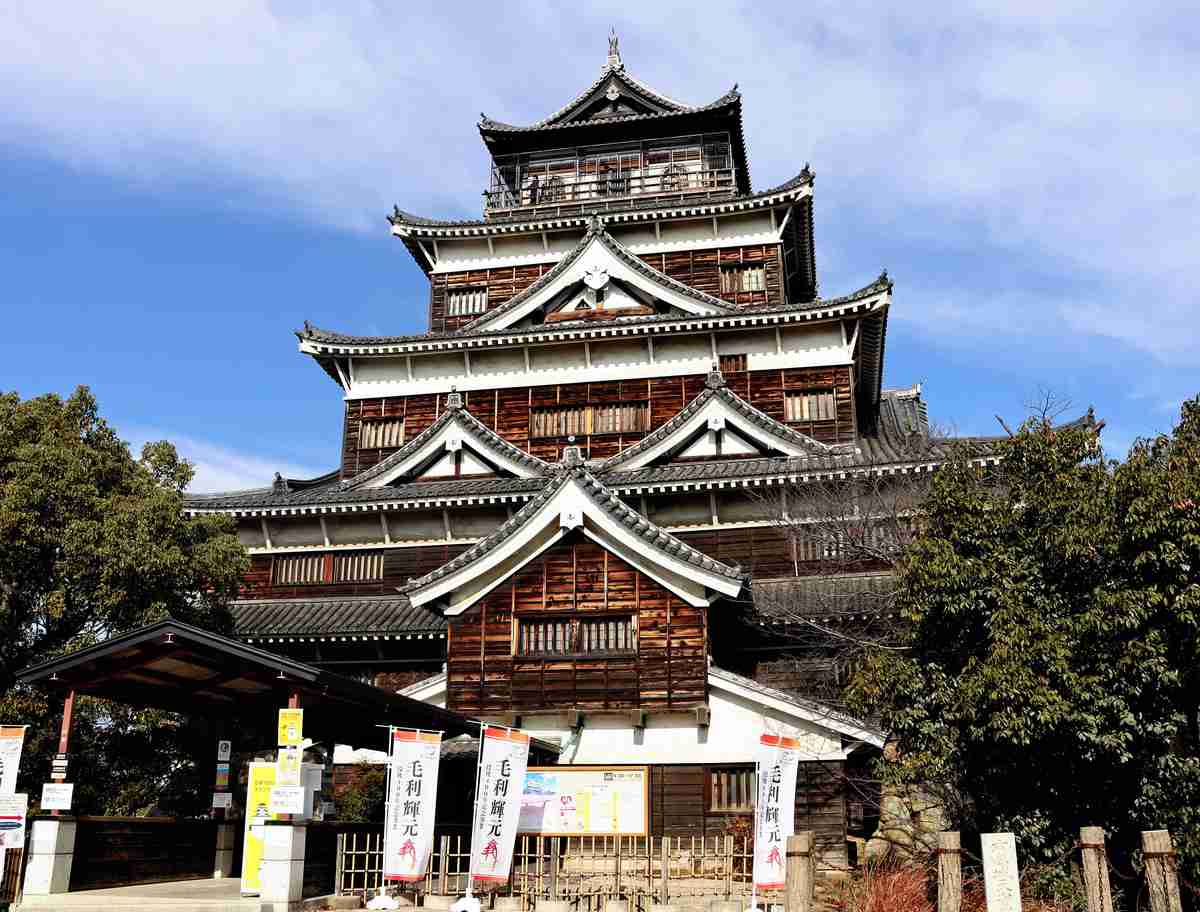 **Hiroshima Castle Keep May Be Reconstructed Using Wood**