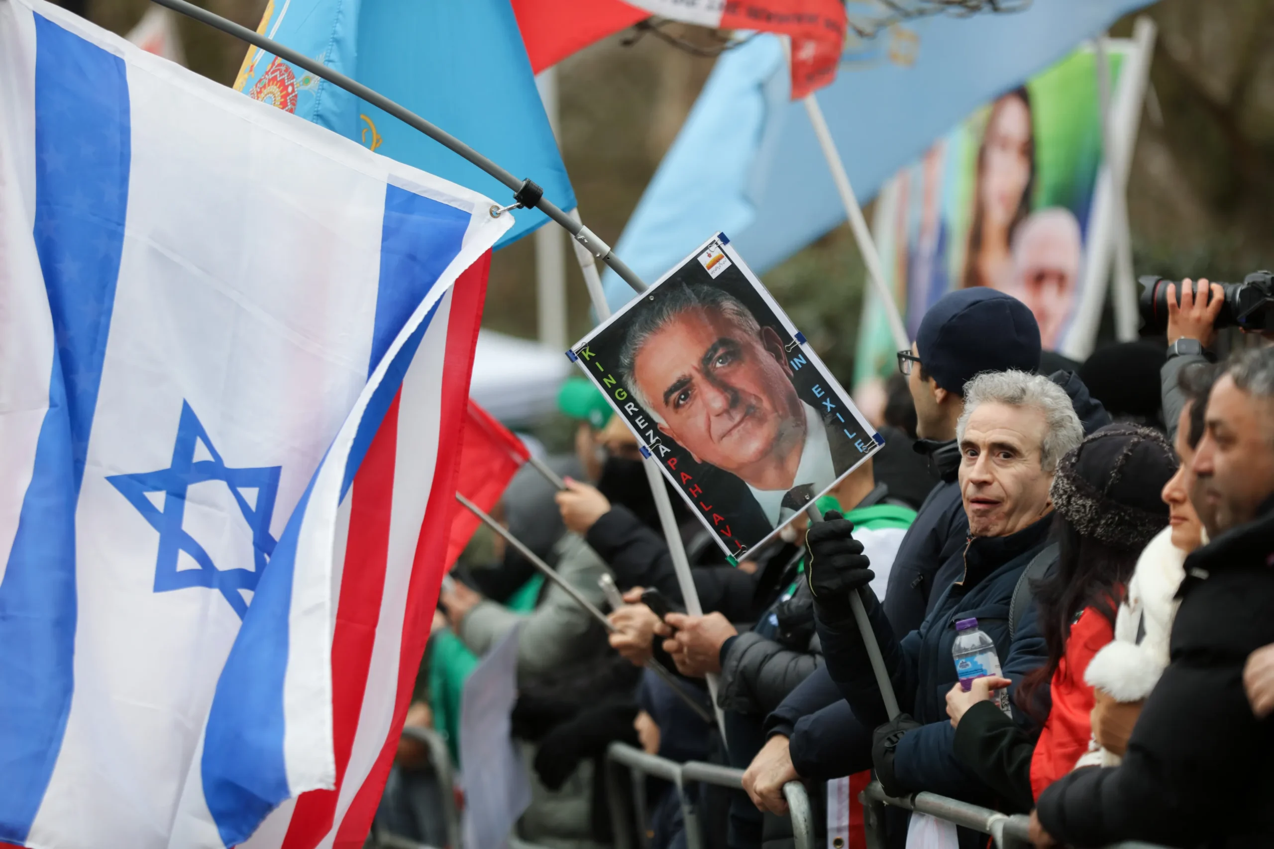 **Headline:** French Investigation Uncovers Coordinated Persian-Language Social Media Campaign