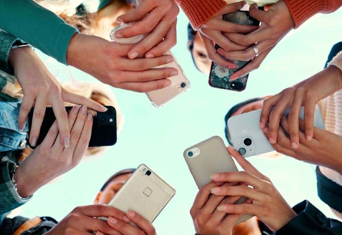 **Majority Support Ban on Social Media for Under-16s Amid Concerns**