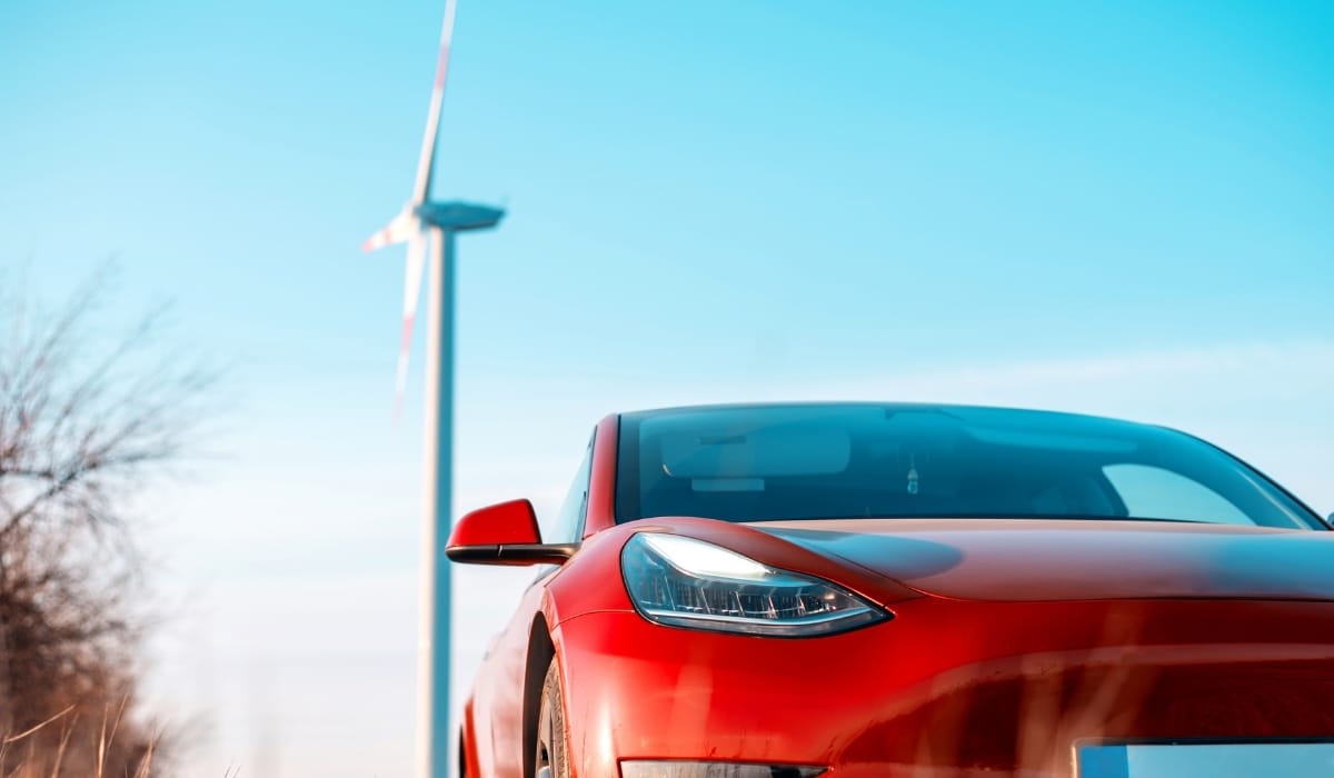 **Headline:** Tesla Engineers Decline Recruitment Efforts from Apple’s Project Titan