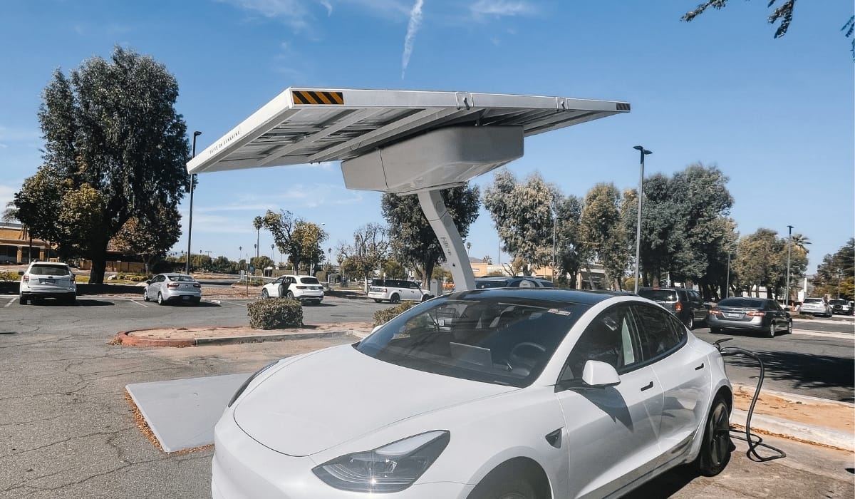 **Tesla Expands Production of Dry-Electrode 4680 Batteries**