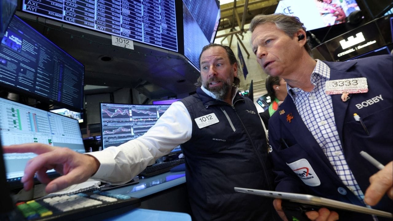 **Headline:** Wall Street Rises as Technology Stocks Recover from Last Week’s Decline