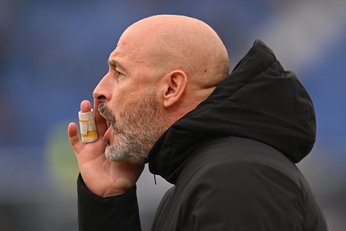 **Headline:** Vincenzo Italiano Frustrated by Bologna’s Late Defeat and VAR Decision