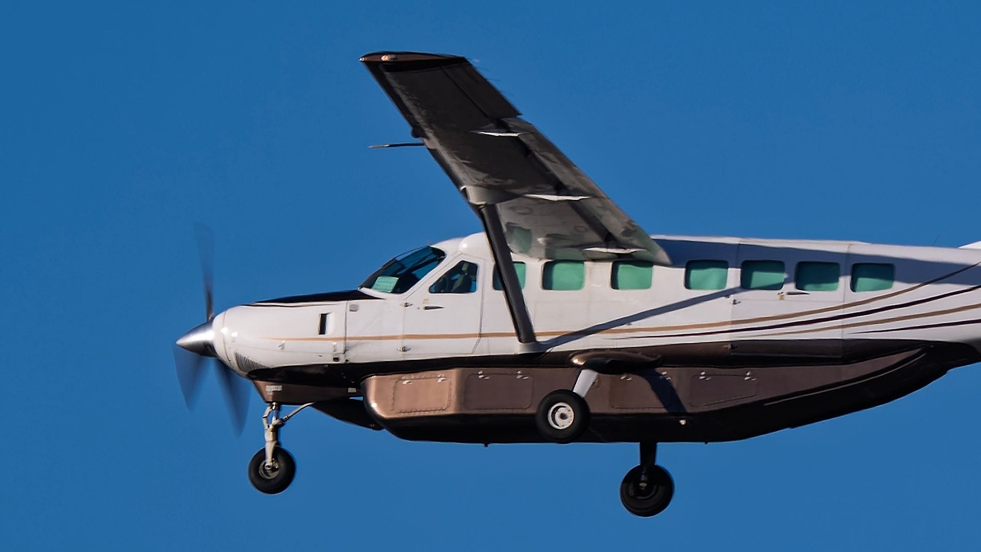 **Headline:** Couple Flies Stolen Plane Without Transponder While Under Influence of Methamphetamine