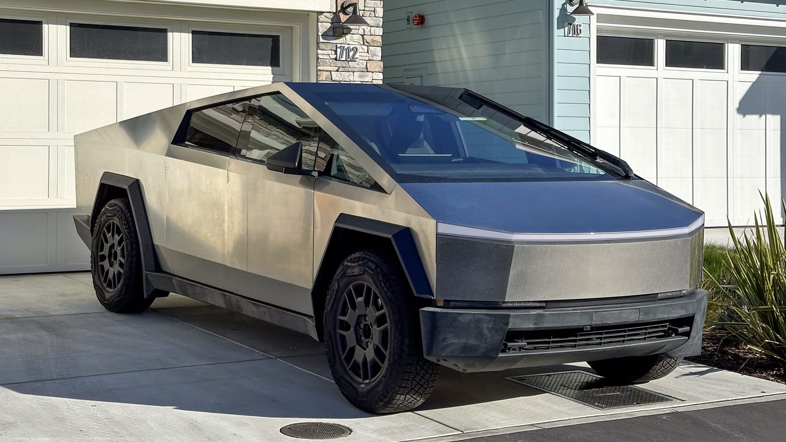 Tesla Owners Claim To Be Burning Through Tires – Here’s What Might Be Happening