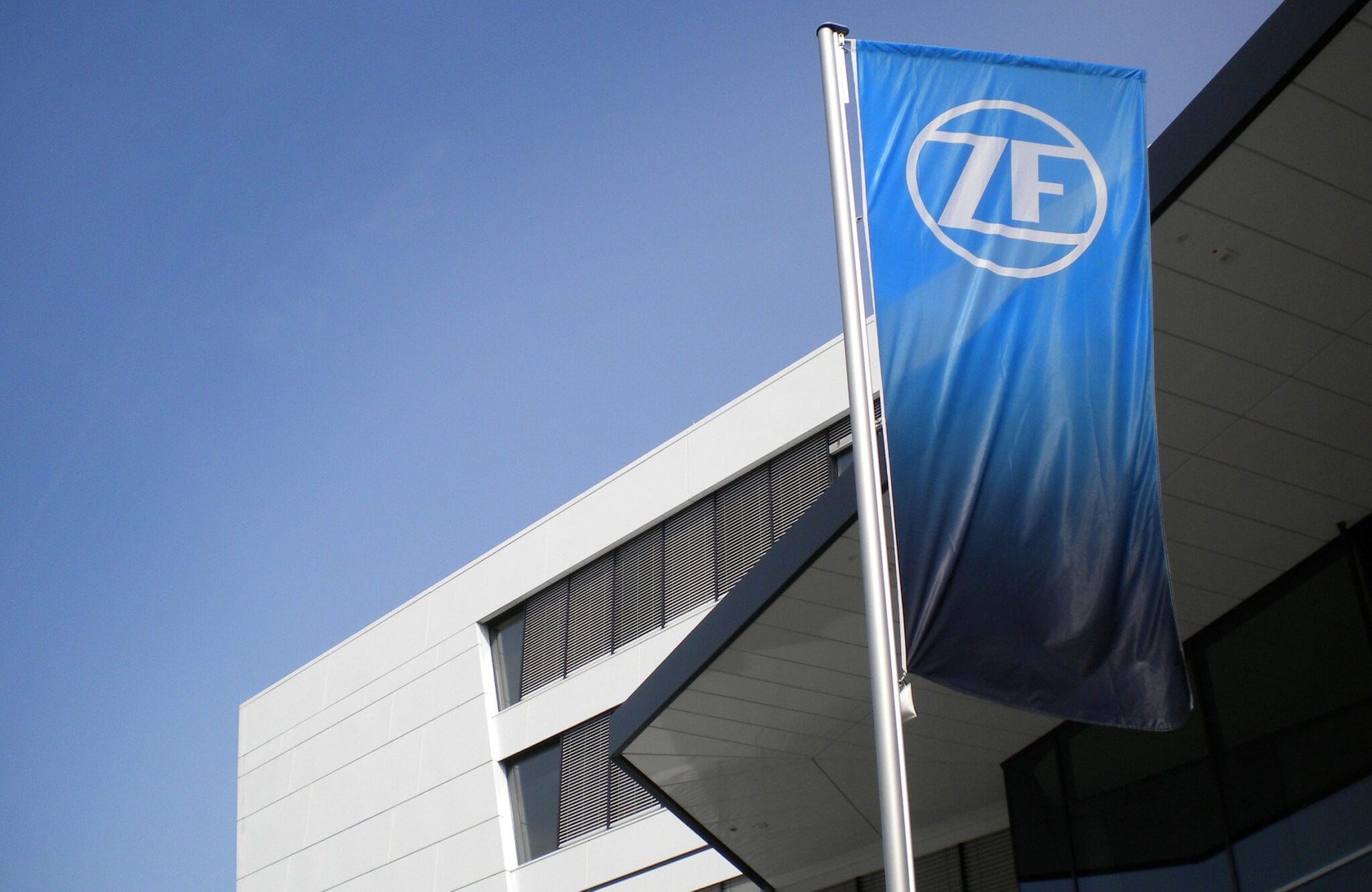 **Headline:** ZF and BMW Agree on Long-Term Supply Deal for 8-Speed Transmissions